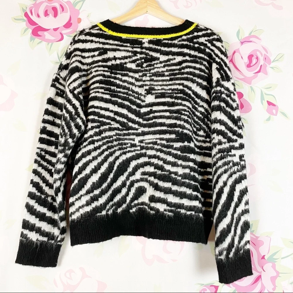 NEW Love by Design Zebra Animal Print Fuzzy Crew Neck Sweater XL - Picture 5 of 8